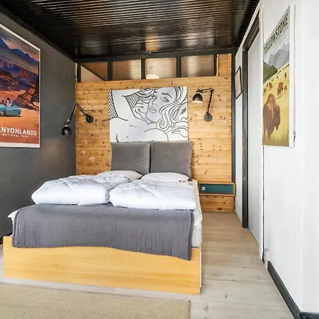 5 Bedroom Amazing In كالوندبورج